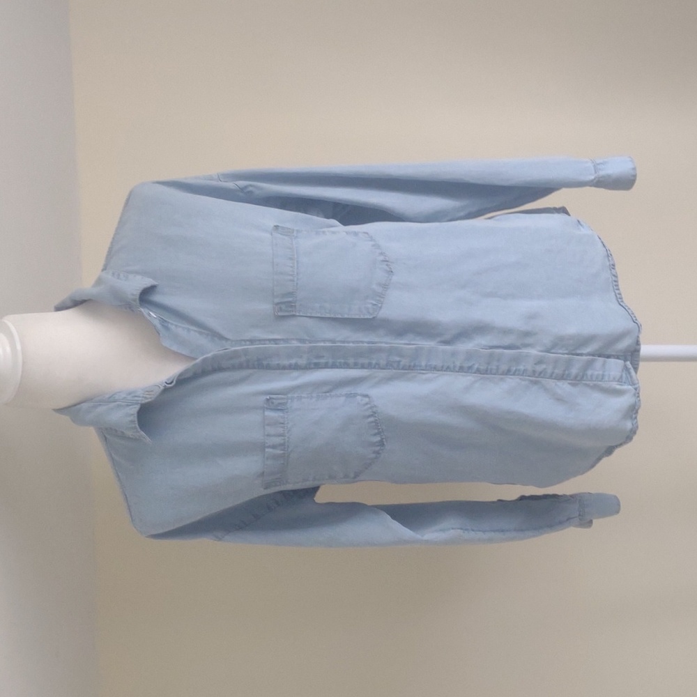 Old Navy Boyfriend Size XS light blue tencell button shirt